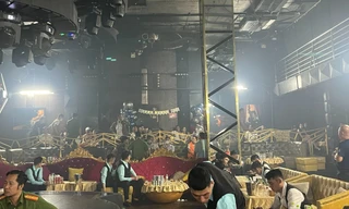 Cảnh sát kiểm tra quán bar nổi tiếng ở Cà Mau, phát hiện hàng chục dân chơi dương tính ma tuý