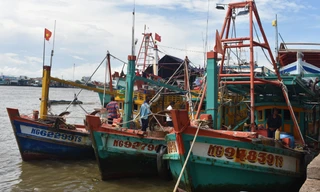 Thuyền trưởng tàu cá bị tấn công bằng bom xăng, đạn chì: 'Họ rất manh động'