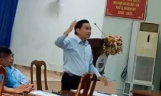 Đình chỉ giám đốc taxi điện Cà Mau đập bàn, phát ngôn không chuẩn mực với tài xế