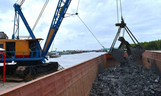 Nạo vét cửa biển Cà Mau có tận thu cát