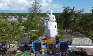 Bến cảng lòng dân