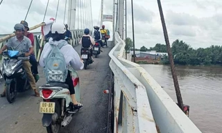 Chủ tịch Cà Mau yêu cầu xử lý vụ xe 31 tấn làm biến dạng cầu tải trọng 3,5 tấn