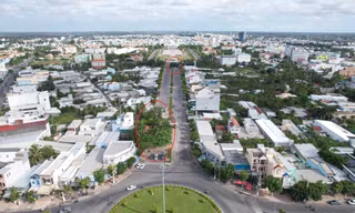 Bạc Liêu: Gần 20 năm không thể thông tuyến vì hai căn nhà ‘nằm chình ình' giữa đường