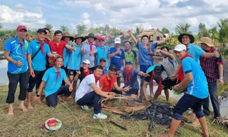 Hành trình Khăn hồng vì đàn em tại Cà Mau