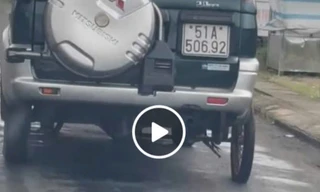 Lí do ô tô gắn bánh xe máy chạy bon bon trên đường ở Cà Mau