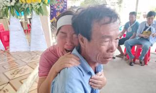 Tột cùng nỗi đau trong tang lễ người phụ nữ bị đánh chết trong khách sạn ở Cà Mau