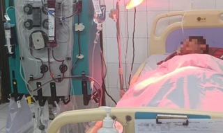 Sau tiệc nhậu, 2 người tử vong, một người cấp cứu nghi do ngộ độc rượu