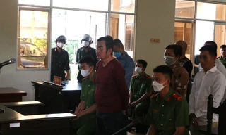 Đâm trọng thương chủ quán karaoke trên bàn nhậu