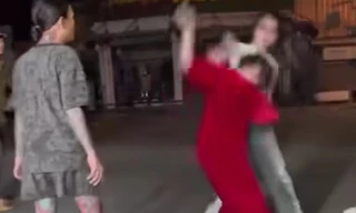 Công an xác minh clip 2 cô gái ‘hỗn chiến’ giữa đường lúc rạng sáng