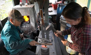 Lò rèn dạo trên sông nước miền Tây