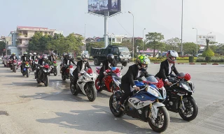 Đoàn mô tô "khủng" dự lễ ăn hỏi tại Hải Phòng