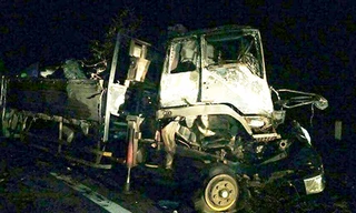 Tai nạn làm ôtô tải và xe đầu kéo hư hỏng. Ảnh: N.X