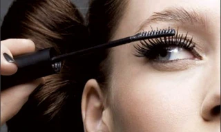 Mascara từng được làm từ... phân cá sấu