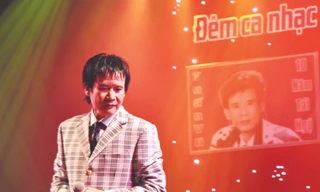 Tuấn Vũ tại đêm diễn ở Nhà hát lớn Hà Nội