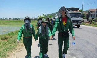 Dõi theo bước chân của đoàn đi bộ xuyên Việt