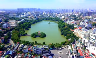 Toàn cảnh không gian quanh hồ Gươm trước khi cải tạo, mở không gian công cộng