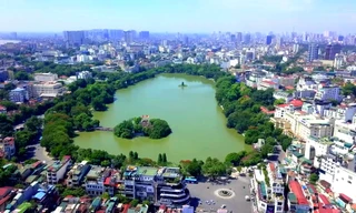 Toàn cảnh không gian quanh hồ Gươm trước khi cải tạo, mở không gian công cộng