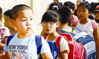 Ì ạch bước vào đời