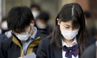 Thí sinh đầu tiên ở Nhật bị đánh trượt trong kỳ thi tuyển sinh đại học vì đeo khẩu trang không đúng cách