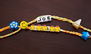 Ông Joe Biden từng tặng chiếc vòng ghép hai cái tên này cho ai mà khiến netizen ngưỡng mộ?