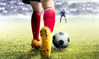 Chỉ vì một cầu thủ có màu tóc “không đủ đen”, cả đội bóng đá nữ trường đại học bị xử thua