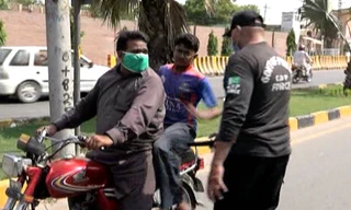 Không đeo khẩu trang sẽ bị cho điện giật