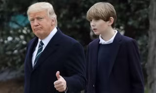Ai cũng bảo Barron - “giai út” của Tổng thống Trump - là “mini Donald Trump”, tại sao vậy?