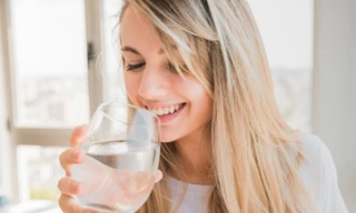 Uống nước để hạnh phúc