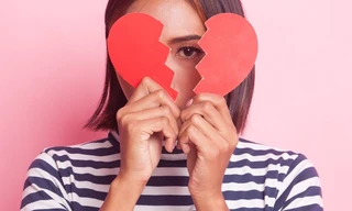 Đừng vội mơ về mùa lễ hội hạnh phúc, bạn cần vượt qua “ngày dễ chia tay người yêu nhất” đã