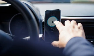 Vì xì hơi trên taxi, hành khách bị tài xế đuổi xuống, cuối cùng còn bị tội tấn công tài xế