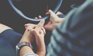 Chỉ cần hỏi một câu này, bạn sẽ biết ngay người yêu mình có tính thích kiểm soát hay không