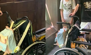 Thấy con rắn bò đến gần mình, cô gái phải ngồi xe lăn bỗng… đứng bật dậy nhanh như chớp