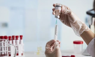 Cú sốc thử nghiệm vaccine COVID-19 tỷ đô ở Úc: Người được tiêm thử bỗng dương tính với HIV