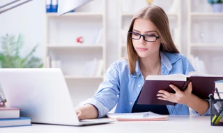 Học sinh được yêu cầu đến khách sạn để thi