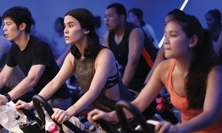 Góc cảnh báo: Tập đạp xe ở phòng gym xong thấy dấu hiệu lạ này, hai cô gái phải đi cấp cứu