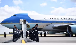 Tại sao ai cũng hỏi tân Tổng thống Biden về màu sơn của chiếc chuyên cơ Air Force One mới?