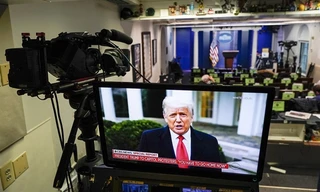 Tổng thống Trump chưa hết nhiệm kỳ, Twitter đã ra tay xóa bài đăng, khóa tài khoản của ông