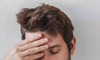 Chồng bị ngã sưng đầu, vợ bỗng bị đau đầu giống y như chồng, và một chuyện kỳ lạ xảy ra