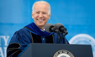 Ông Biden từng bảo mình là sinh viên một trường đại học, nhưng tại sao trường đó phủ nhận?
