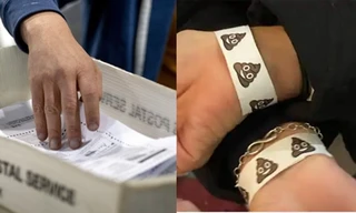 Đi quan sát đếm lại phiếu bầu Tổng thống Mỹ, một số người phải đeo băng tay “khiếm nhã“