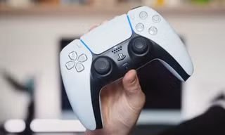 Vừa mua được máy PlayStation 5 đã phải bán vội, lý do của game thủ khiến ai cũng buồn cười