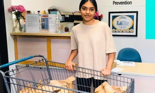 Cô bạn 15 tuổi tặng hàng trăm “combo đồ vệ sinh Covid-19” cho người vô gia cư