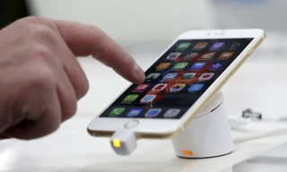 Apple mua 160 triệu tấm nền màn hình OLED từ đối thủ