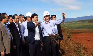 Phó Thủ tướng kiểm tra khu vực khai thác quặng bô xít