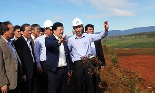 Phó Thủ tướng kiểm tra khu vực khai thác quặng bô xít