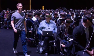 Mark Zuckerberg biến mất trong thế giới ảo của người đeo kính VR