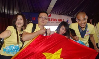 Bốn thành viên đội Việt Nam từ trái qua: Liên Hương, Việt Dũng, Thùy Linh, Trọng Tùng