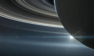 Kỳ lạ 128 mặt trăng bao quanh Sao Thổ