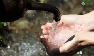 Biến không khí thành nước uống ngay cả ở sa mạc khô cằn nhất 