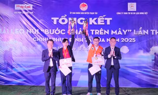 Trần Thị Thu Trang- Giải Nhất nữ và Trịnh Hoài Yên- Giải Nhất nam 